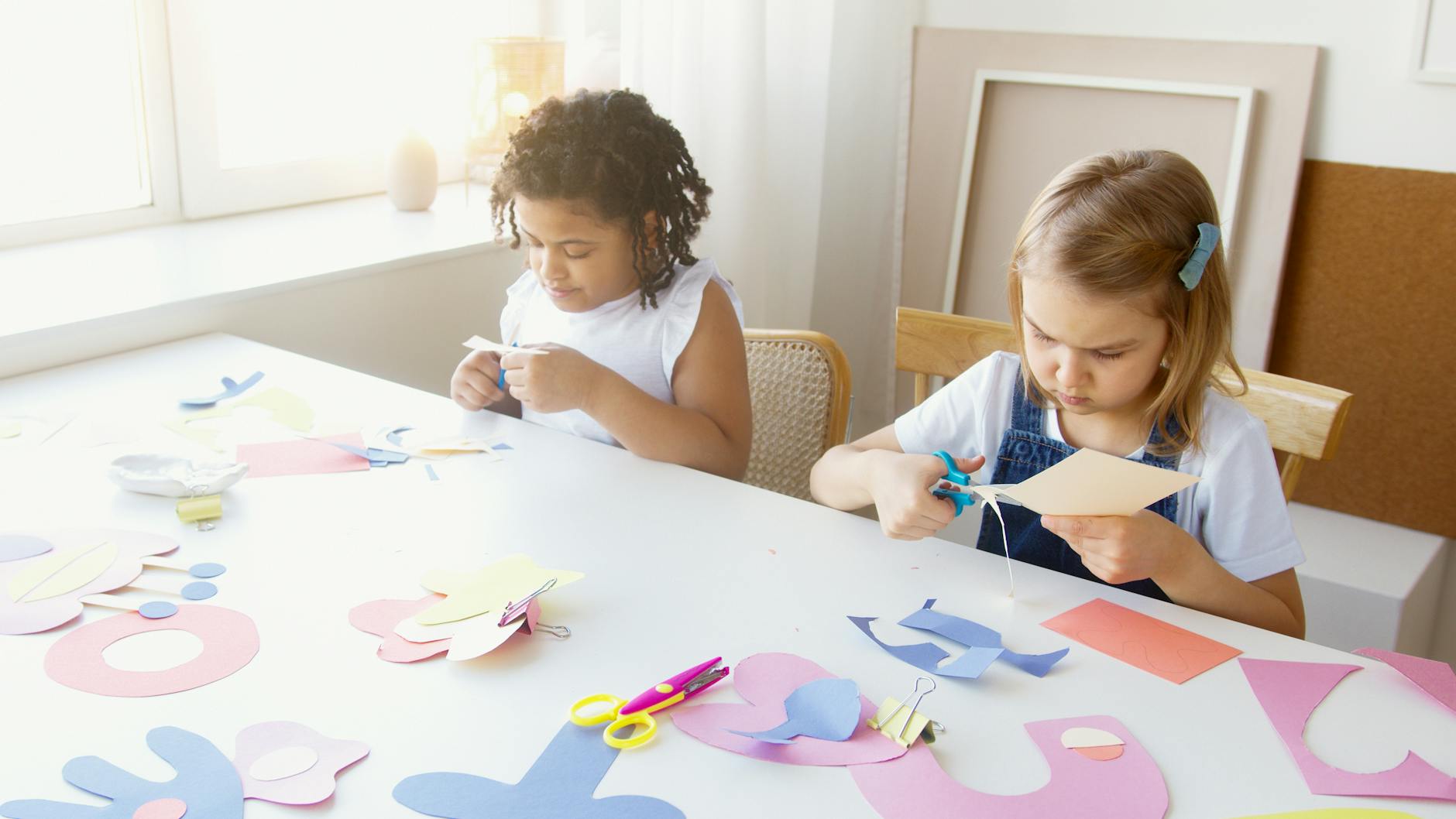 Bastelideen Kindergeburtstag: 20 kreative Ideen für unvergesslichen Partyspaß